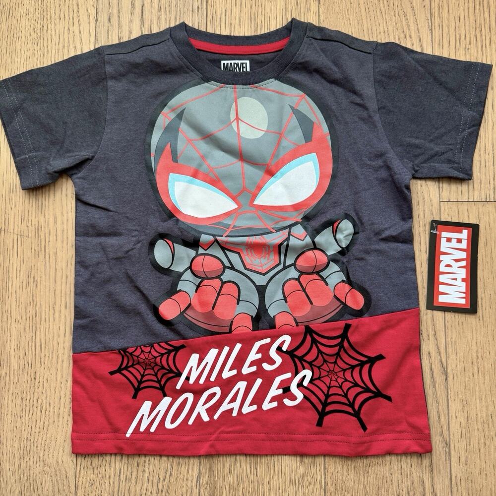 Boys Spider-Man T-shirt Size 5 - NWT